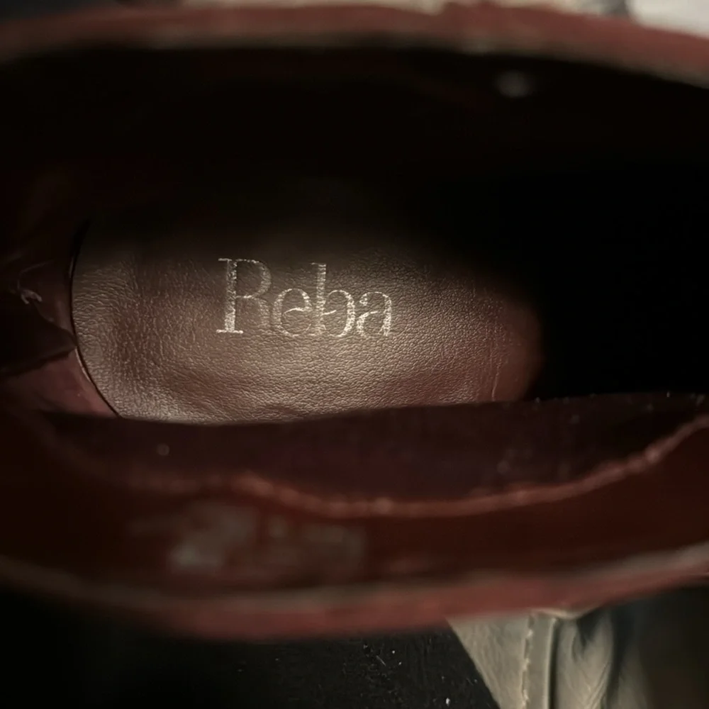 REBA Zabrina burgundy suede back zipper cabochon detailing booties boots Sz‎ 9